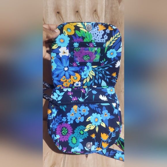 Vera Bradley Mini Travel Crossbody Bag with lots of compartments - Picture 8 of 9